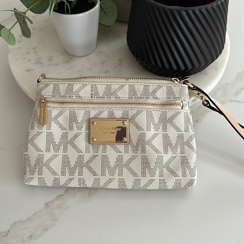 Michael Kors wristlet